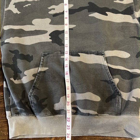 ❤️SOLD❤️TNA Green Camo Hoodie - Picture 8 of 8
